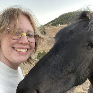 Meet your Posher, Kayla